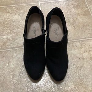 Women’s size 6 heeled booties